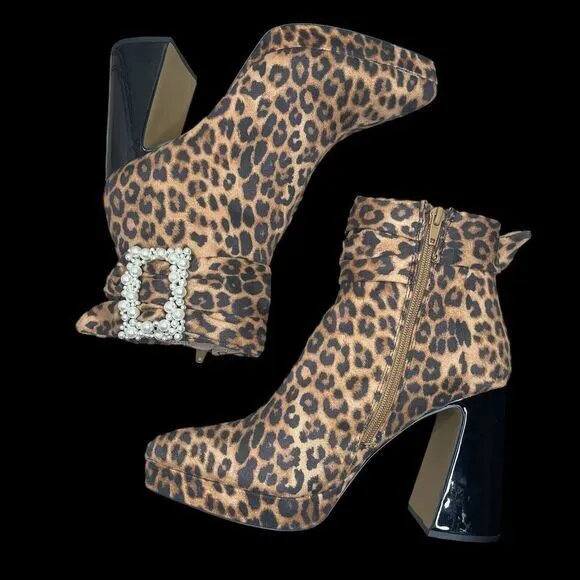 Betsey Johnson Leopard Print Boots Womens 8 Pearl Buckle‎ Shiny Black High Heel