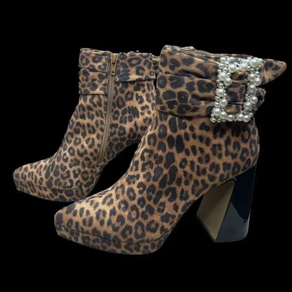 Betsey Johnson Leopard Print Boots Womens 8 Pearl Buckle‎ Shiny Black High Heel