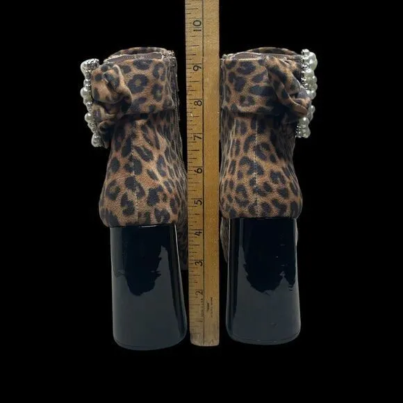 Betsey Johnson Leopard Print Boots Womens 8 Pearl Buckle‎ Shiny Black High Heel