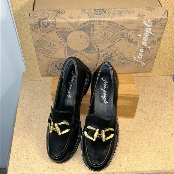 Black Leather Loafers with Gold Accent (90)