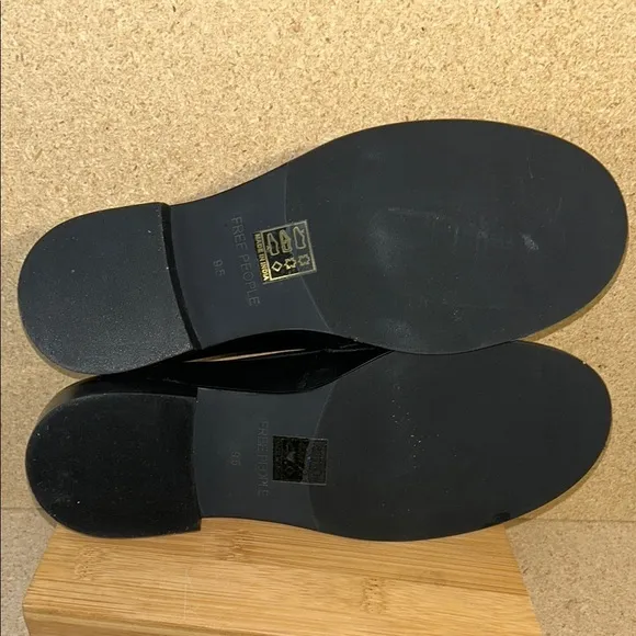 Black Leather Loafers with Gold Accent (90)