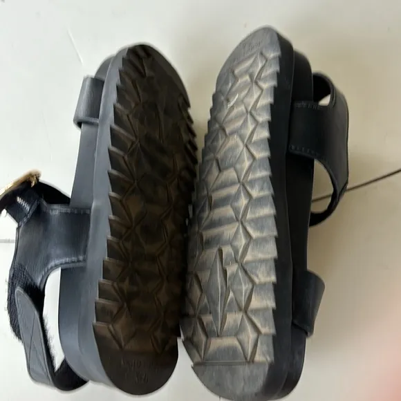 🍁Black Open Toe Sandals with Flat Sole and Wide Straps