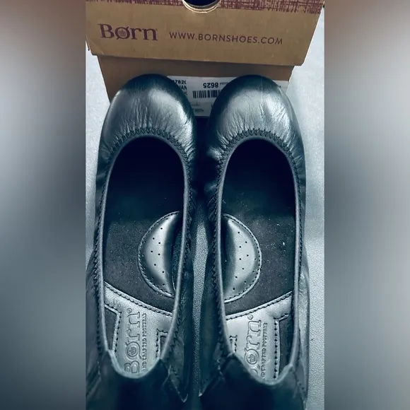 BORN Julianne Black Flats Women's size 6.5W New in Box