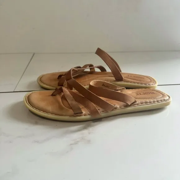 Born Tan Leather Toe Strap Sandals Size 9