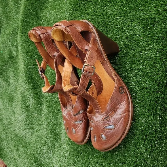 Born Womens Charisma Buckle Mary Jane Heeled Leather Sandals Old Money Size 9