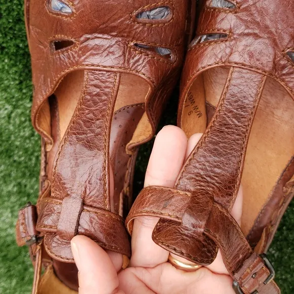 Born Womens Charisma Buckle Mary Jane Heeled Leather Sandals Old Money Size 9