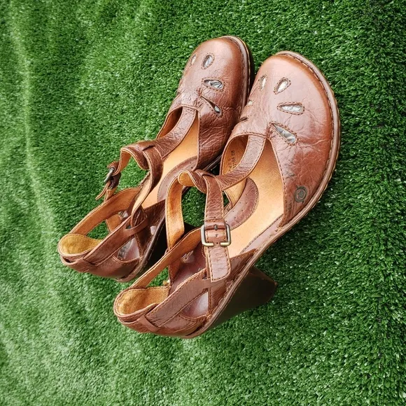 Born Womens Charisma Buckle Mary Jane Heeled Leather Sandals Old Money Size 9