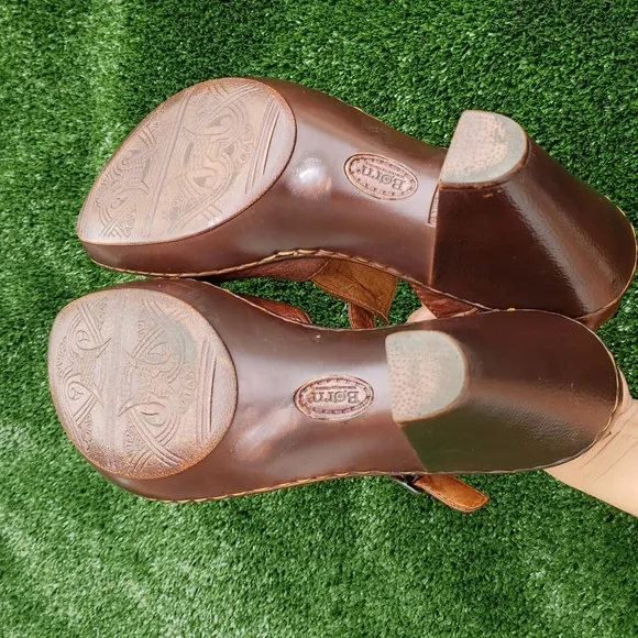 Born Womens Charisma Buckle Mary Jane Heeled Leather Sandals Old Money Size 9