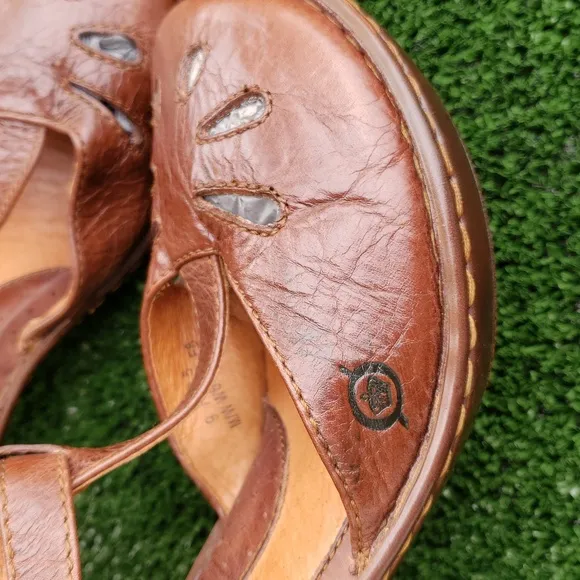Born Womens Charisma Buckle Mary Jane Heeled Leather Sandals Old Money Size 9