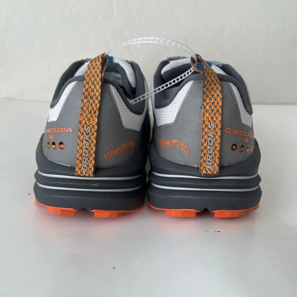 Brooks cascadia 16 trail sneakers NEW 9