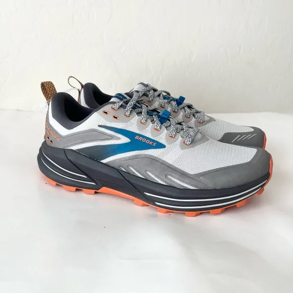 Brooks cascadia 16 trail sneakers NEW 9