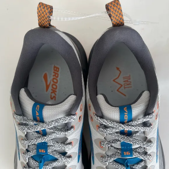 Brooks cascadia 16 trail sneakers NEW 9