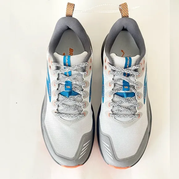 Brooks cascadia 16 trail sneakers NEW 9
