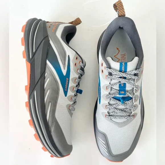 Brooks cascadia 16 trail sneakers NEW 9