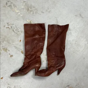 Brown Leather Knee-High Boots -  Size 8.5 High Boots - Great Conditon - Low Heel