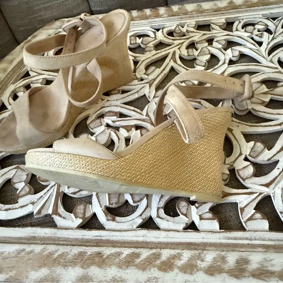 Burberry Cream Suede Leather Ankle Wrap Wedge Sandals Shoes Women’s 37 US 7