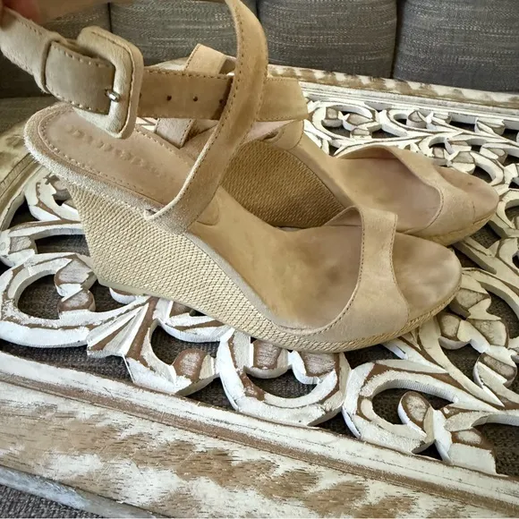 Burberry Cream Suede Leather Ankle Wrap Wedge Sandals Shoes Women’s 37 US 7