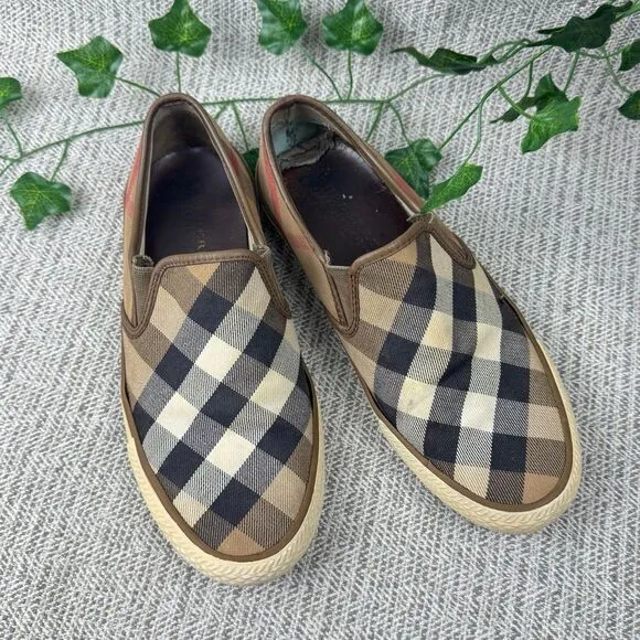 Burberry Distressed slip On sneaker size 7.5