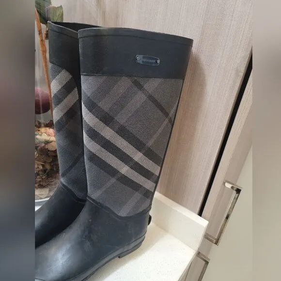 Burberry rain boots Size 41
