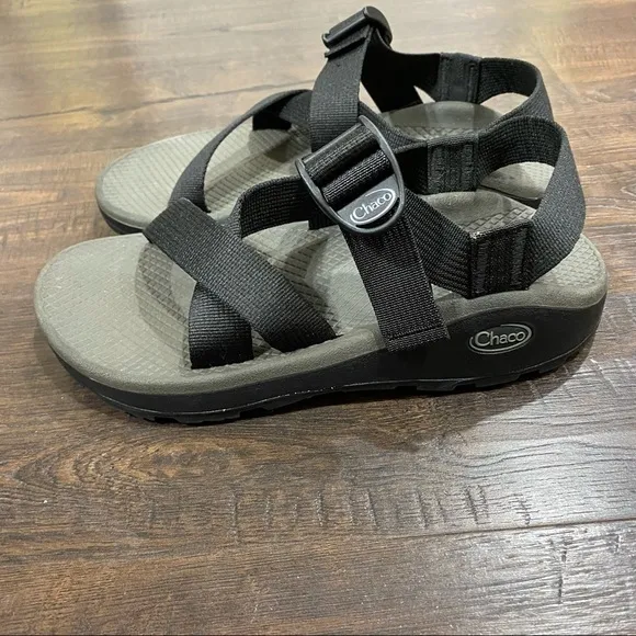 Chaco Men’s Gray and Black Sandals Size 7