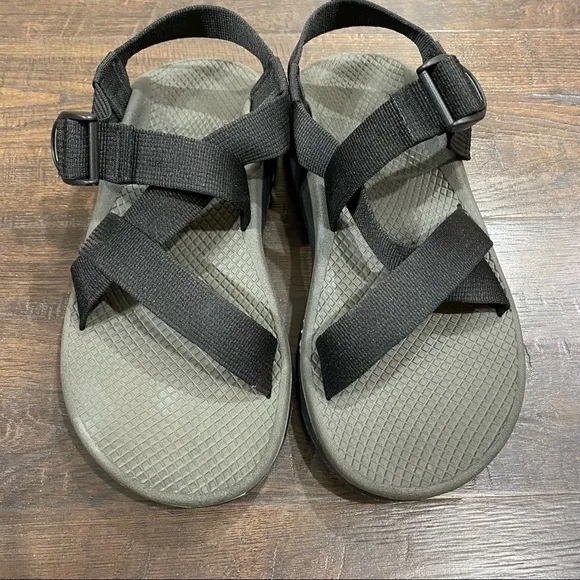 Chaco Men’s Gray and Black Sandals Size 7
