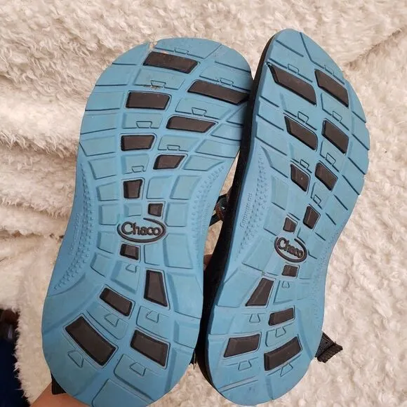 Chaco Rainbow Strap Sandals Youth size 4‎