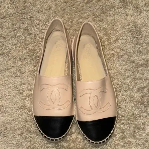 Chanel Women's Cream and Black Espadrilles