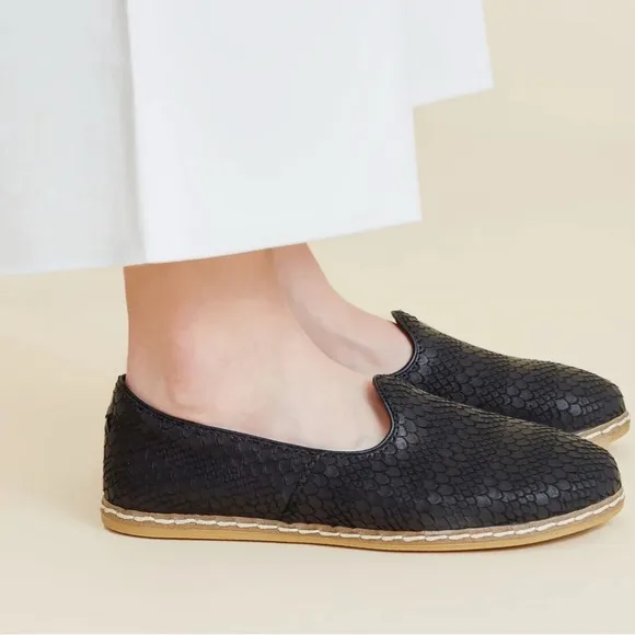 Charix Shoes Wild Black Slip On Leather Flats Size 36 (US Womens 6) NEW