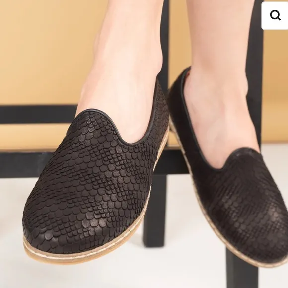 Charix Shoes Wild Black Slip On Leather Flats Size 36 (US Womens 6) NEW