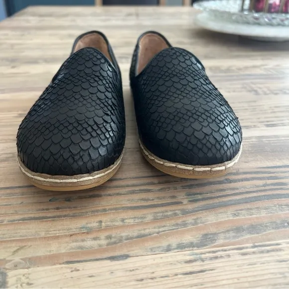 Charix Shoes Wild Black Slip On Leather Flats Size 36 (US Womens 6) NEW