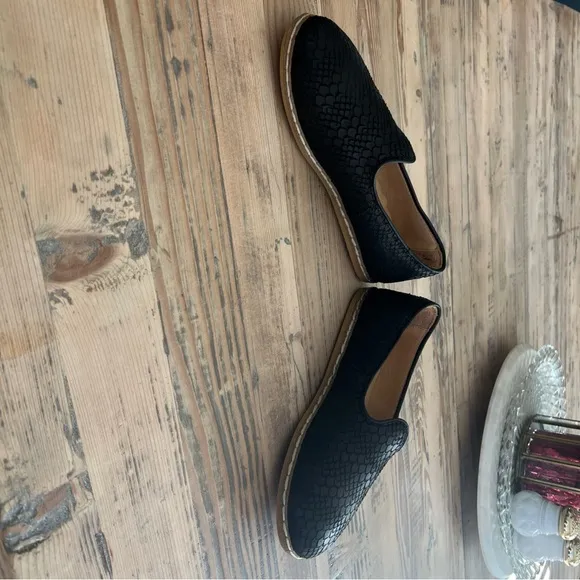 Charix Shoes Wild Black Slip On Leather Flats Size 36 (US Womens 6) NEW
