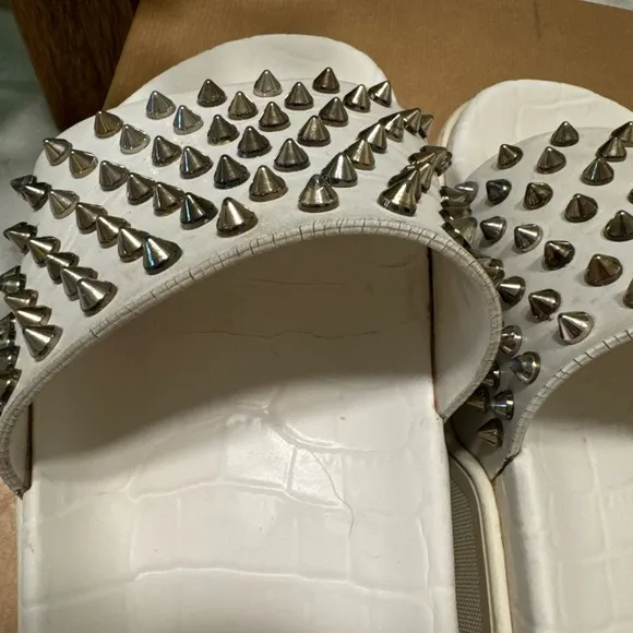 Christian Louboutin pool fun flat 40