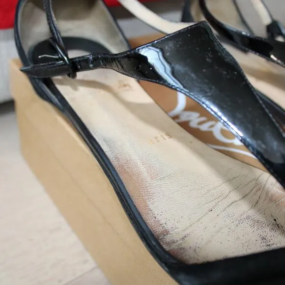 CHRISTIAN LOUBOUTIN -read- Patent Suede Athena Flat T-Strap Sandals Black | 40