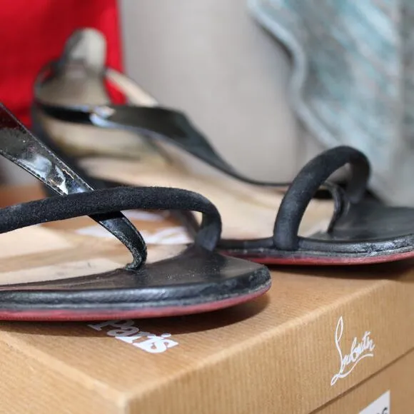 CHRISTIAN LOUBOUTIN -read- Patent Suede Athena Flat T-Strap Sandals Black | 40