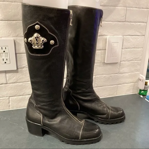 CHUCKIES sz 6 black leather tall boots silver crown emblem