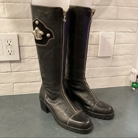 CHUCKIES sz 6 black leather tall boots silver crown emblem