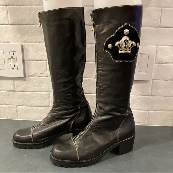 CHUCKIES sz 6 black leather tall boots silver crown emblem