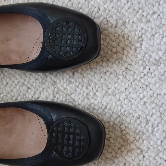 Clarks Artisan Candra Blush Black Leather Flats New Size 8.5Wide