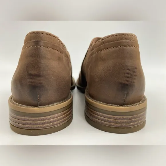 Clarks Camzin Pace, Taupe Nubuck, Women's US Size 6.5 (NWB)