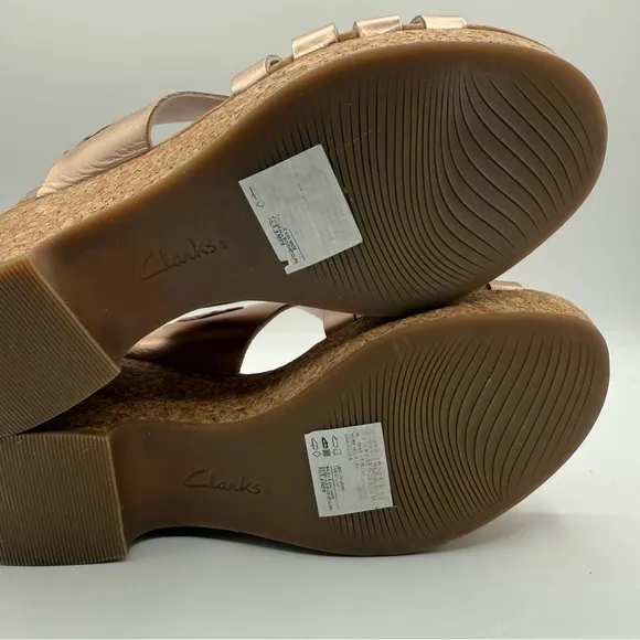 CLARKS GISELLE GLOW ROSE GOLD LEATHER WEDGE SANDALS (WOMEN'S) Size 11W