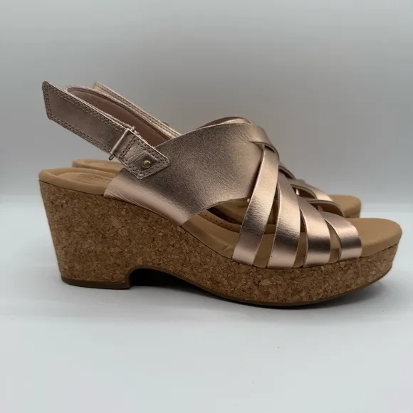 CLARKS GISELLE GLOW ROSE GOLD LEATHER WEDGE SANDALS (WOMEN'S) Size 11W