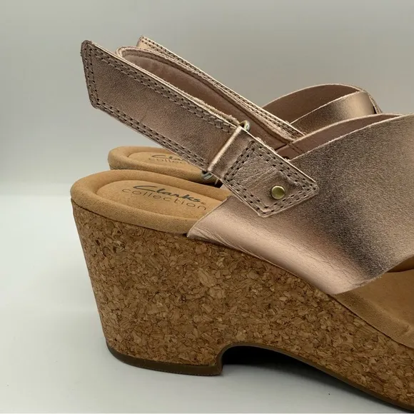 CLARKS GISELLE GLOW ROSE GOLD LEATHER WEDGE SANDALS (WOMEN'S) Size 11W