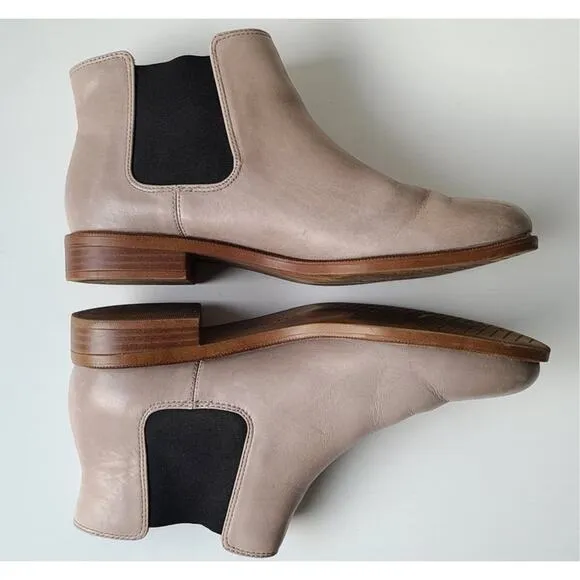 Clarks Taylor Shine Leather Chelsea Beige Tan Ankle Boots Women Shoes 7 EUC