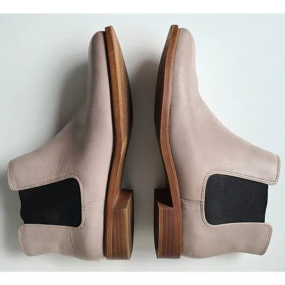 Clarks Taylor Shine Leather Chelsea Beige Tan Ankle Boots Women Shoes 7 EUC