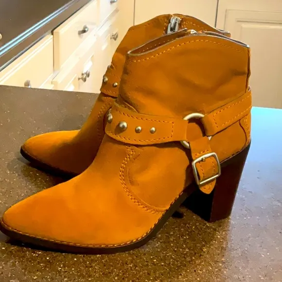 Coach suede whiskey brown ladies chunky heeled boots ankle 8.5