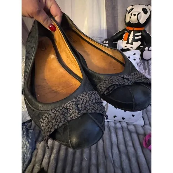 Coach signature bow grey/.black flats sz 10- 10.5