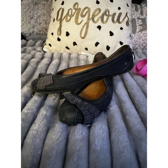 Coach signature bow grey/.black flats sz 10- 10.5