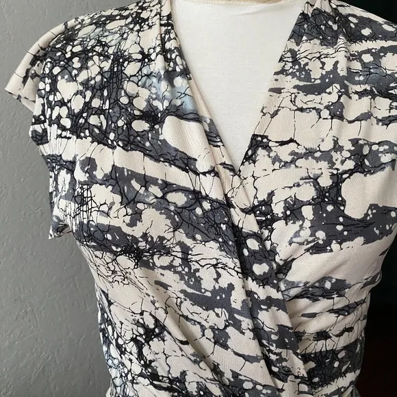 COPY - DVF Abstract Black And White Print Cotton Wrap Knee Length Dress SZ 0