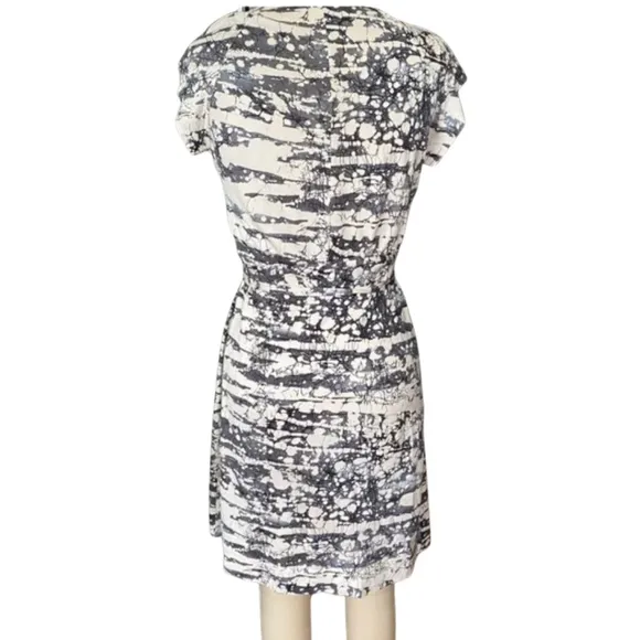COPY - DVF Abstract Black And White Print Cotton Wrap Knee Length Dress SZ 0