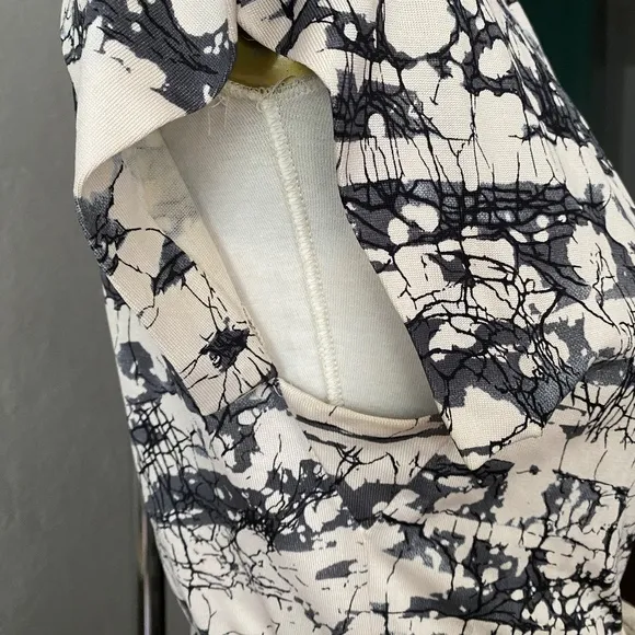 COPY - DVF Abstract Black And White Print Cotton Wrap Knee Length Dress SZ 0